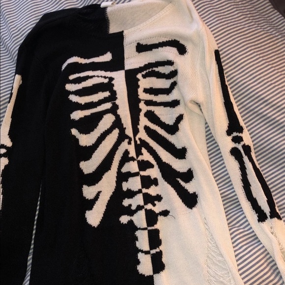 Spirit Halloween Skull Sweater 